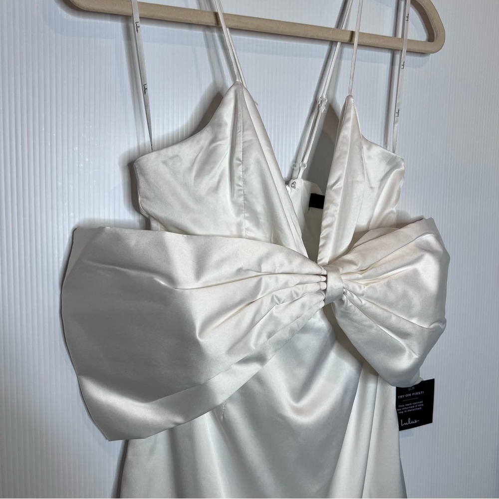 NWT LULUS Front Bow Mini Dress. Size Small - Picture 4 of 8